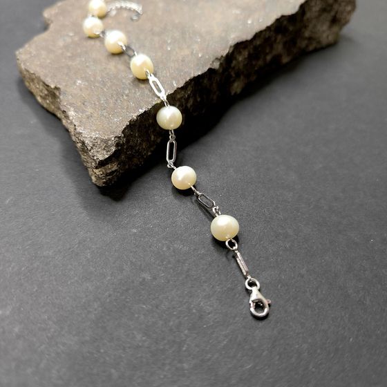 Silver bracelet with baroque pearls