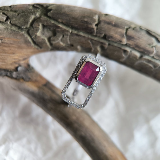 Silver ring with a 1.868ct ruby and cubic zirconia