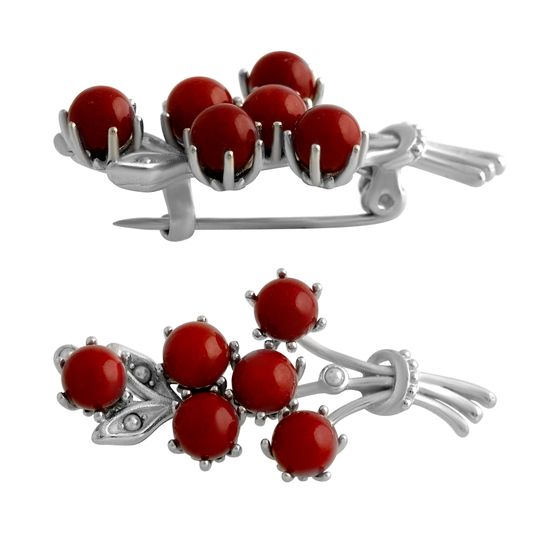 Срібна брошка з коралом