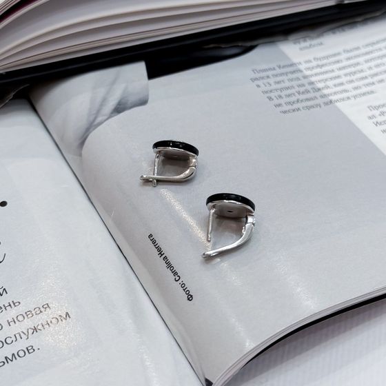 Серебряные серьги с ониксом, фианитами