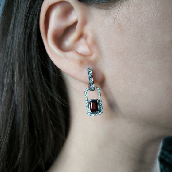 Срібні сережки з гранатом 3,397 карата