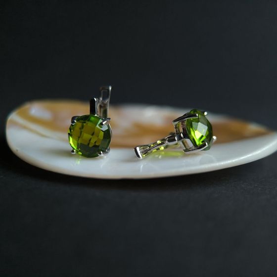 Серебряные серьги с хризолітом 5.214ct