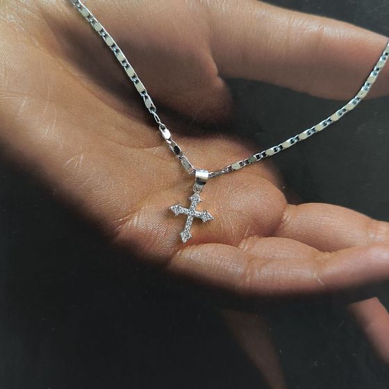 Срібний хрестик з фіанітами