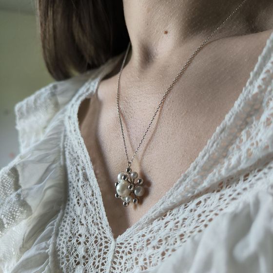 Silver necklace with pearls