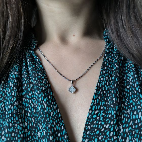 Silver pendant with mother-of-pearl