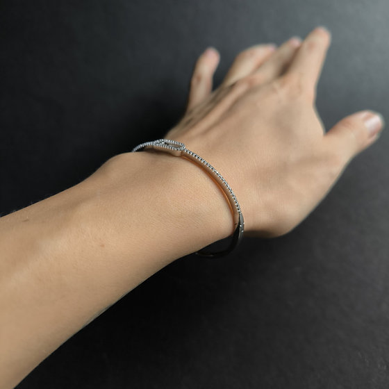 Silver bracelet with cubic zirconia