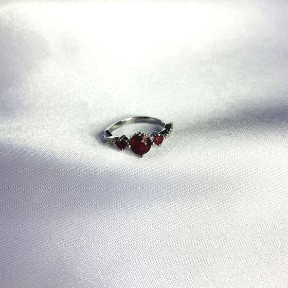 Серебряное кольцо с рубином 1.97ct