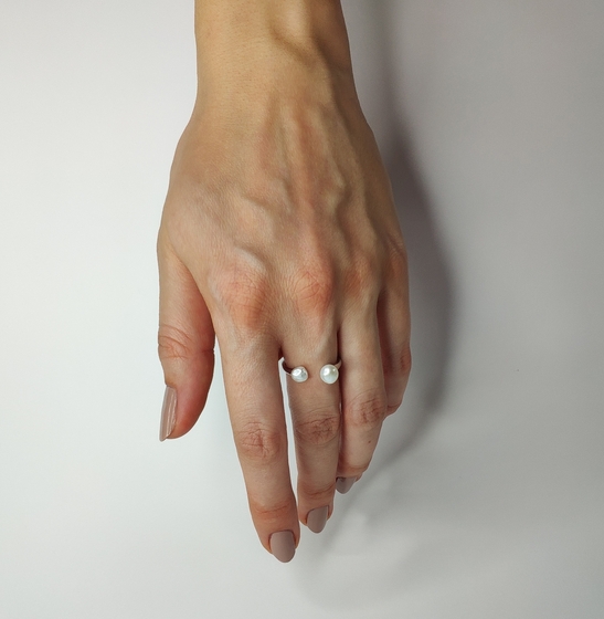 Серебряное кольцо с жемчугом барочным