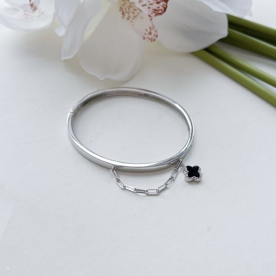 Silver bracelet with onyx