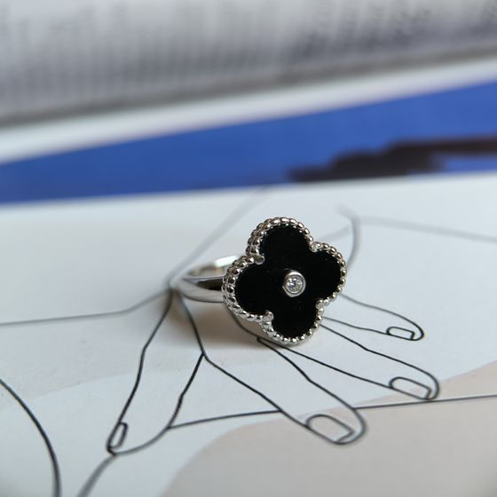 Silver ring with onyx, fianites