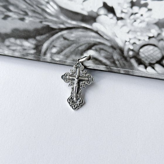 Серебряный крестик без камней