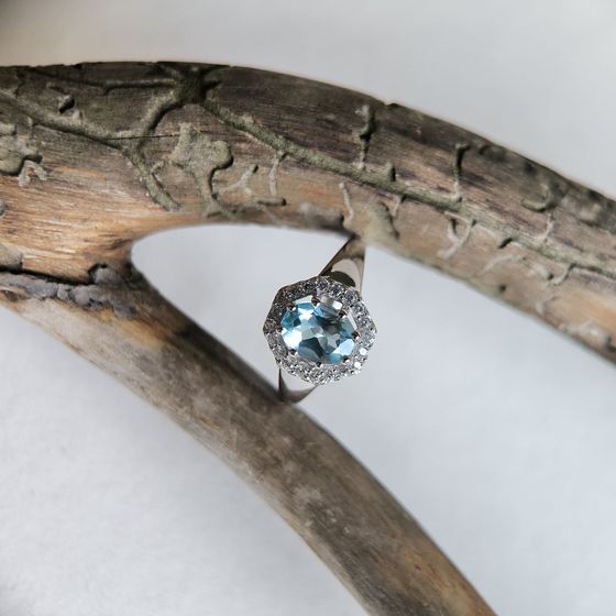 Срібна каблучка з топазом 1.888ct