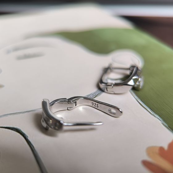 Срібні сережки з фіанітами