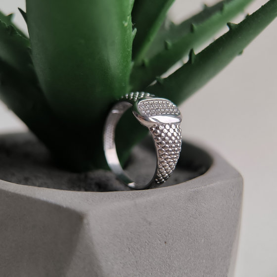 Sterling silver ring with 0.22ct fianites