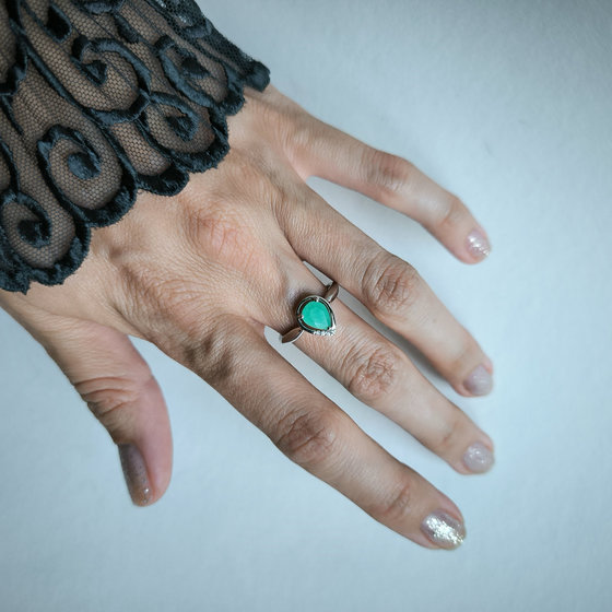 Серебряное кольцо с изумрудом 1.11ct
