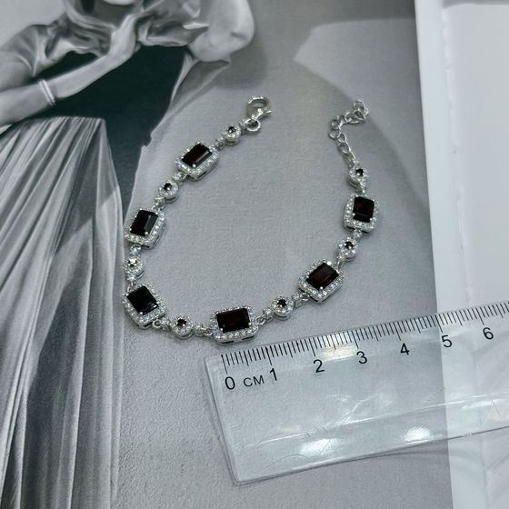 Silver bracelet with a 10.6-carat garnet