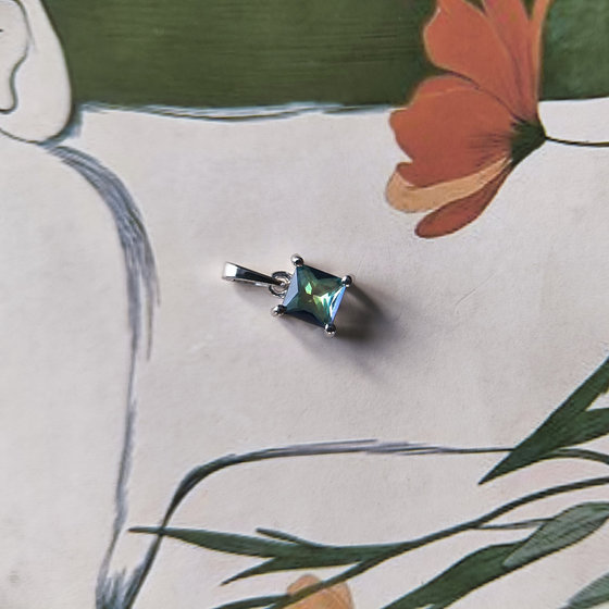 Срібна підвіска з містичним топазом 0,5 карата