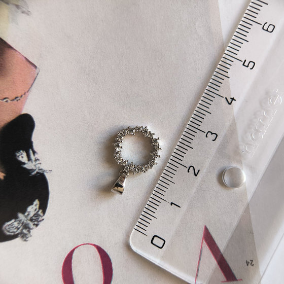 Silver pendant with cubic zirconia