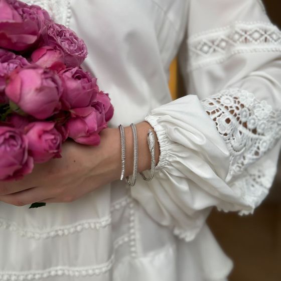 Silver bracelet with phianites, semallu