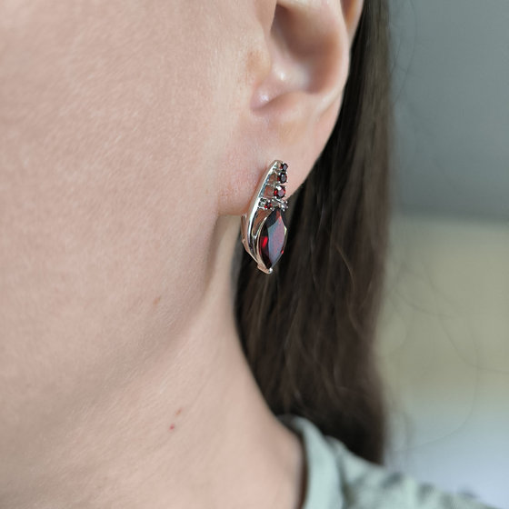 Серебряные серьги с гранатом 4.275ct