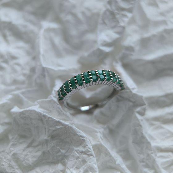 Silver ring with a 1.175-carat emerald