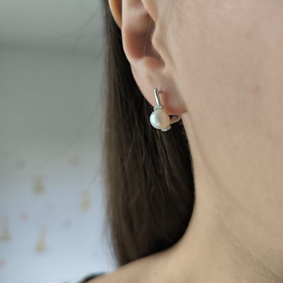 Silver earrings with pearls