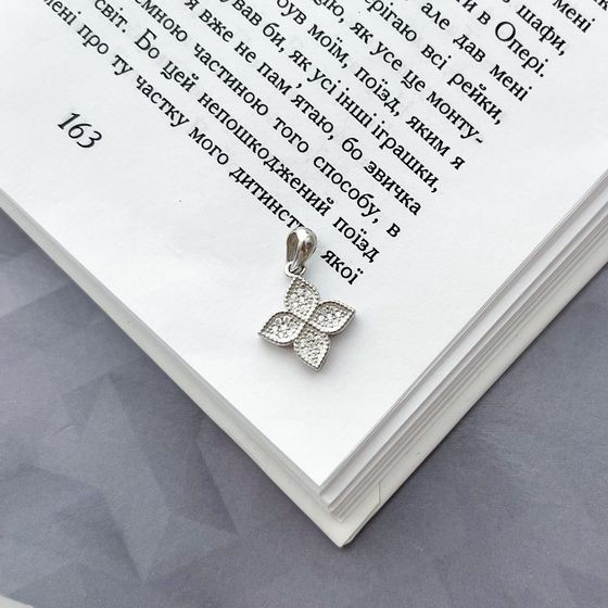 Silver pendant with phianites