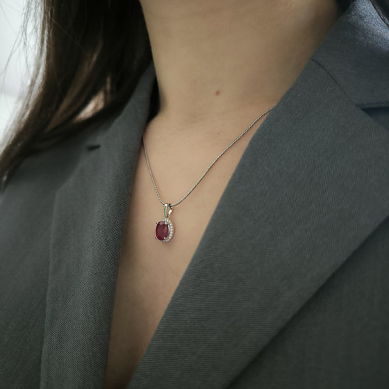 Silver pendant with a 2.098-carat ruby and cubic zirconia