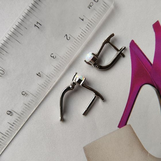 Серебряные серьги с опалом 0.661ct, фианитами