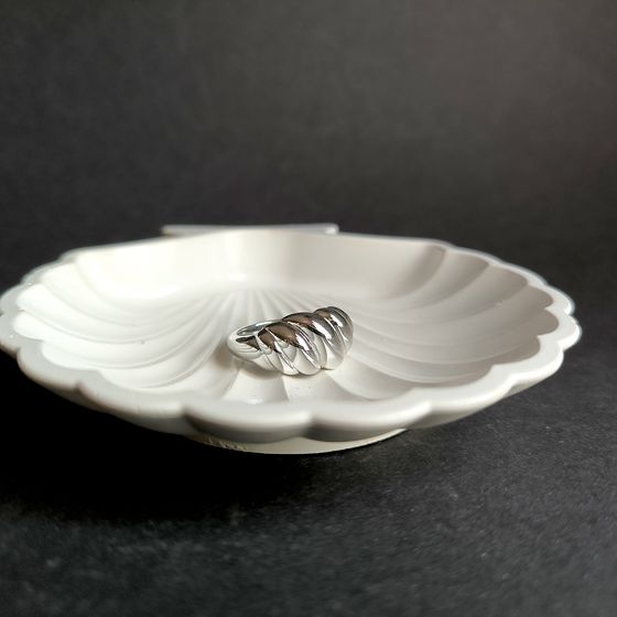 Срібна каблучка без каменів