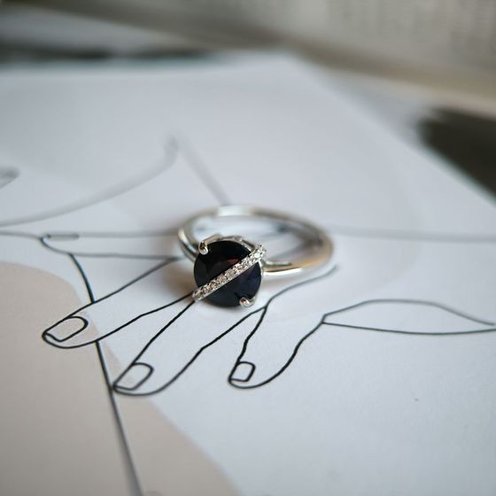 Sterling silver ring with sapphire 2.732ct, phianites