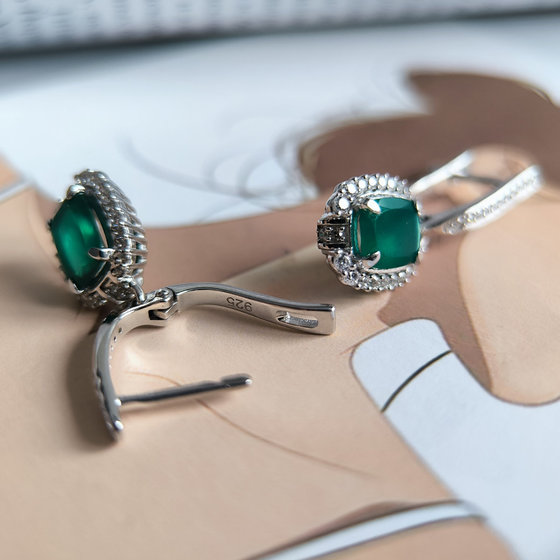 Silver earrings with agate 3.132ct, cubic zirconia