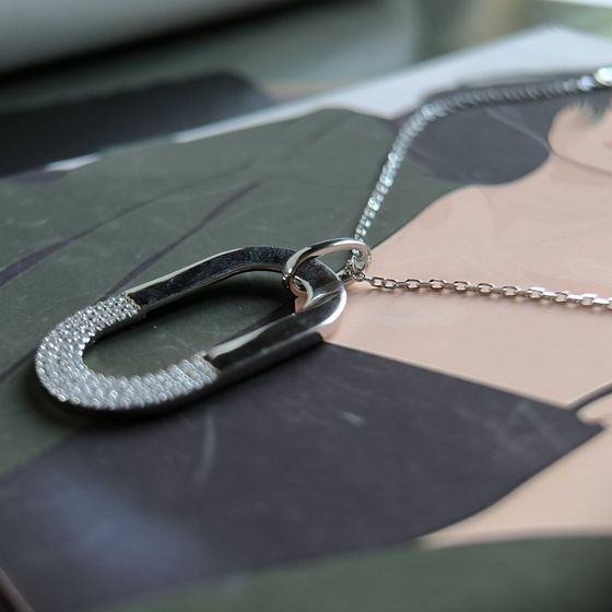 Silver necklace with phianites