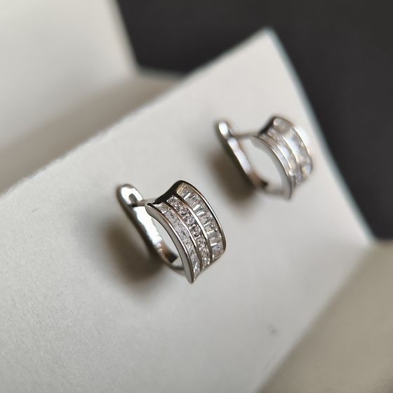 Срібні сережки з фіанітами