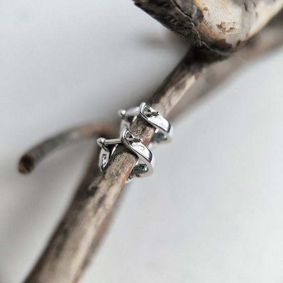 Silver earrings with emerald 2.028ct