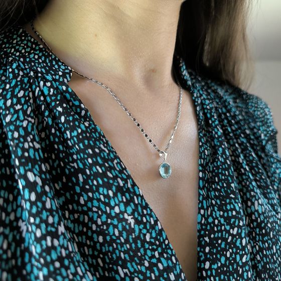 Silver pendant with phianites