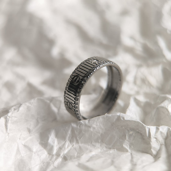 Silver ring with cubic zirconia