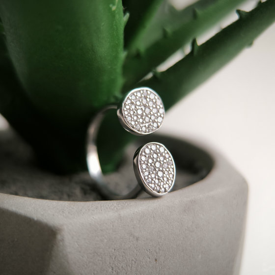 Серебряное кольцо с фианитами 0.55ct