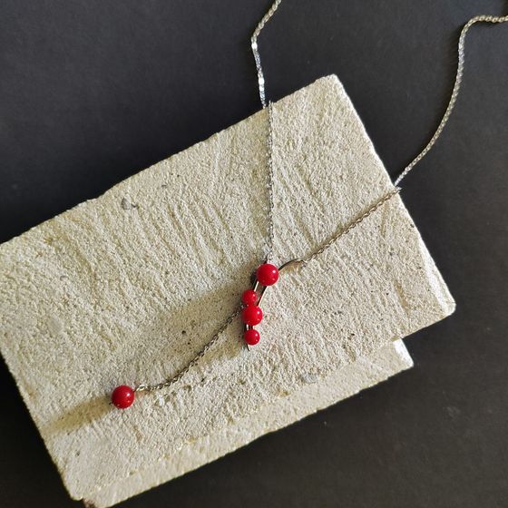 Срібне кольє з коралом