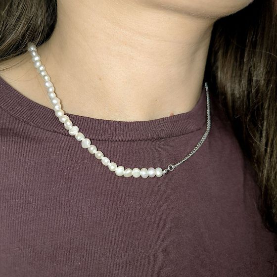 Silver necklace with baroque pearls
