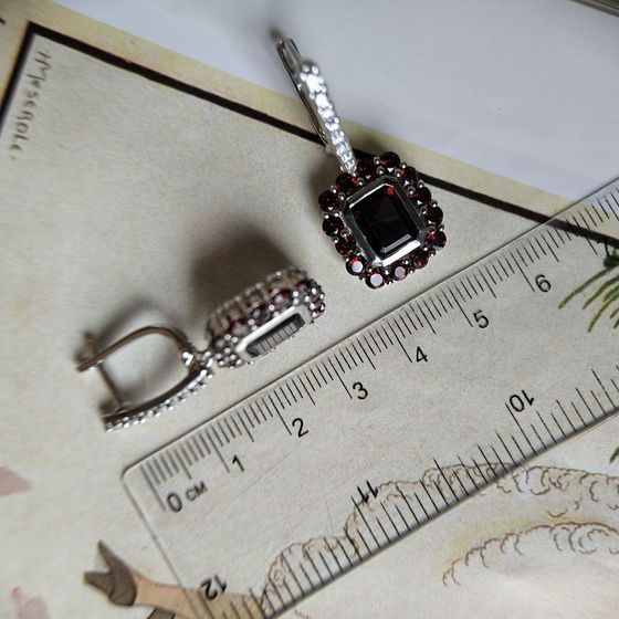 Серебряные серьги с гранатом 10.49ct