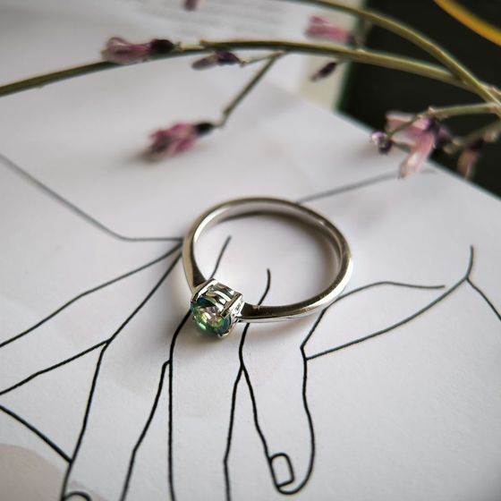 Срібна каблучка з містичним топазом