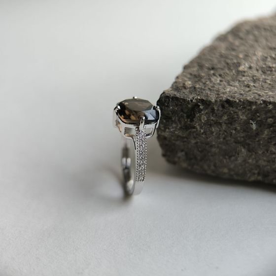 Серебряное кольцо с раухтопазом (дымчатым кварцем) 3.732ct, фианитами