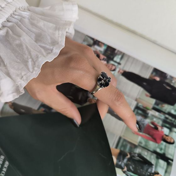 Срібна каблучка з сапфіром 3.823ct, фіанітами