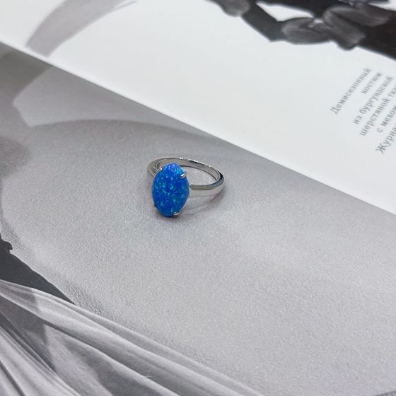 Silver ring with a 2.181-carat opal
