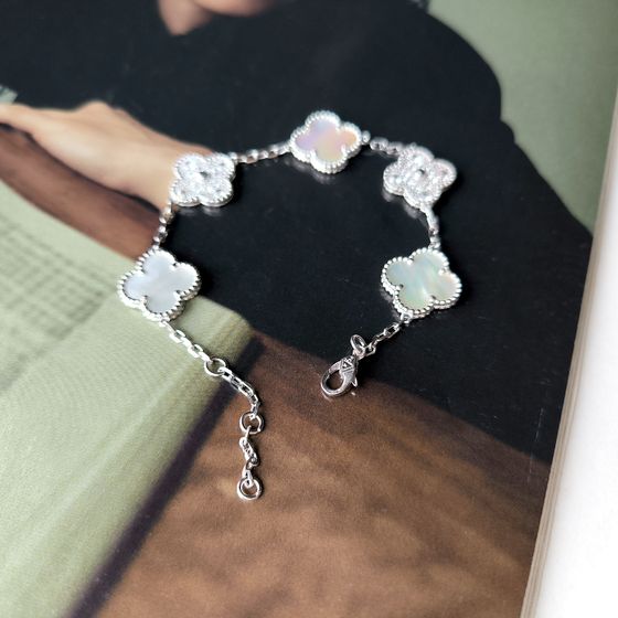 Silver bracelet with mother-of-pearl, phyanites
