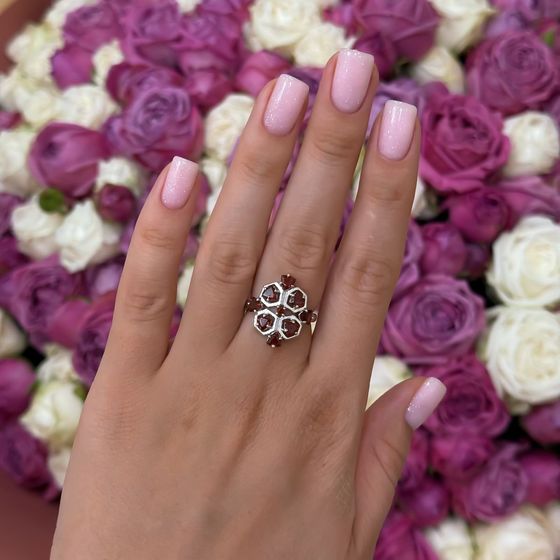 Срібна каблучка з гранатом 2,325 карата