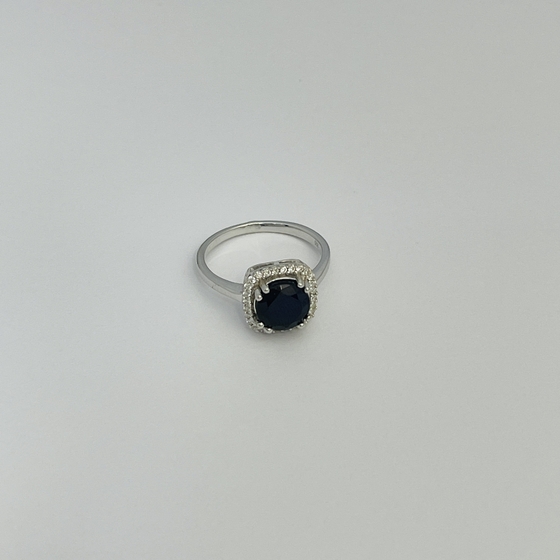Серебряное кольцо с сапфиром 1.79ct, фианитами