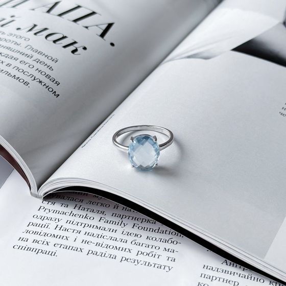 Silver ring with a 5.642-carat topaz