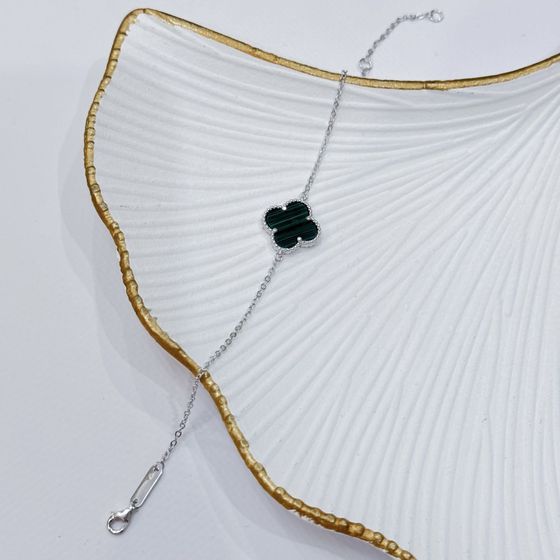 Silver bracelet with malachite